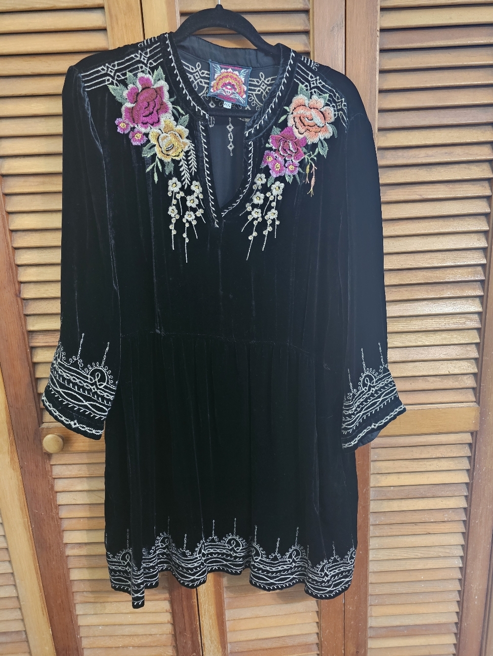 Johnny Was “Flores” Velvet Henley Dress – Embroidered Boho Beauty – Size PXXL